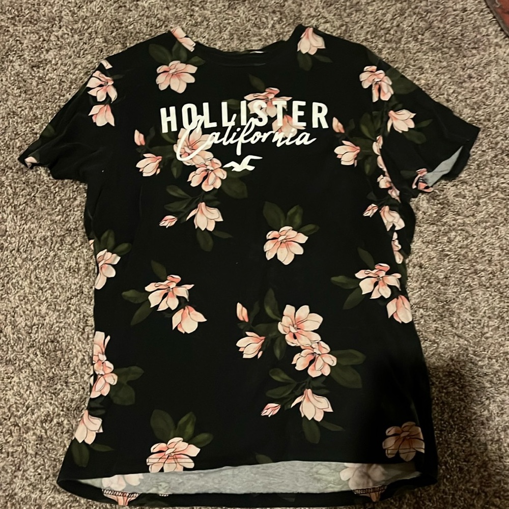 Men’s Black Floral Hollister T-Shirt Large